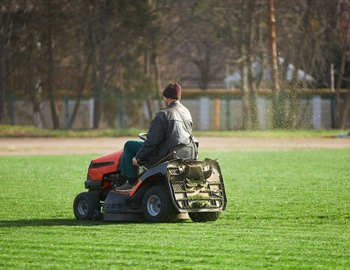 How Often to Mow Commercial Properties in Peak Season