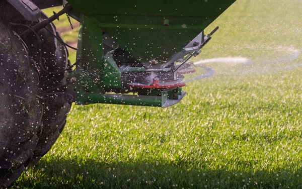 The Ultimate Guide to Lawn Fertilization: When, How, and Why?