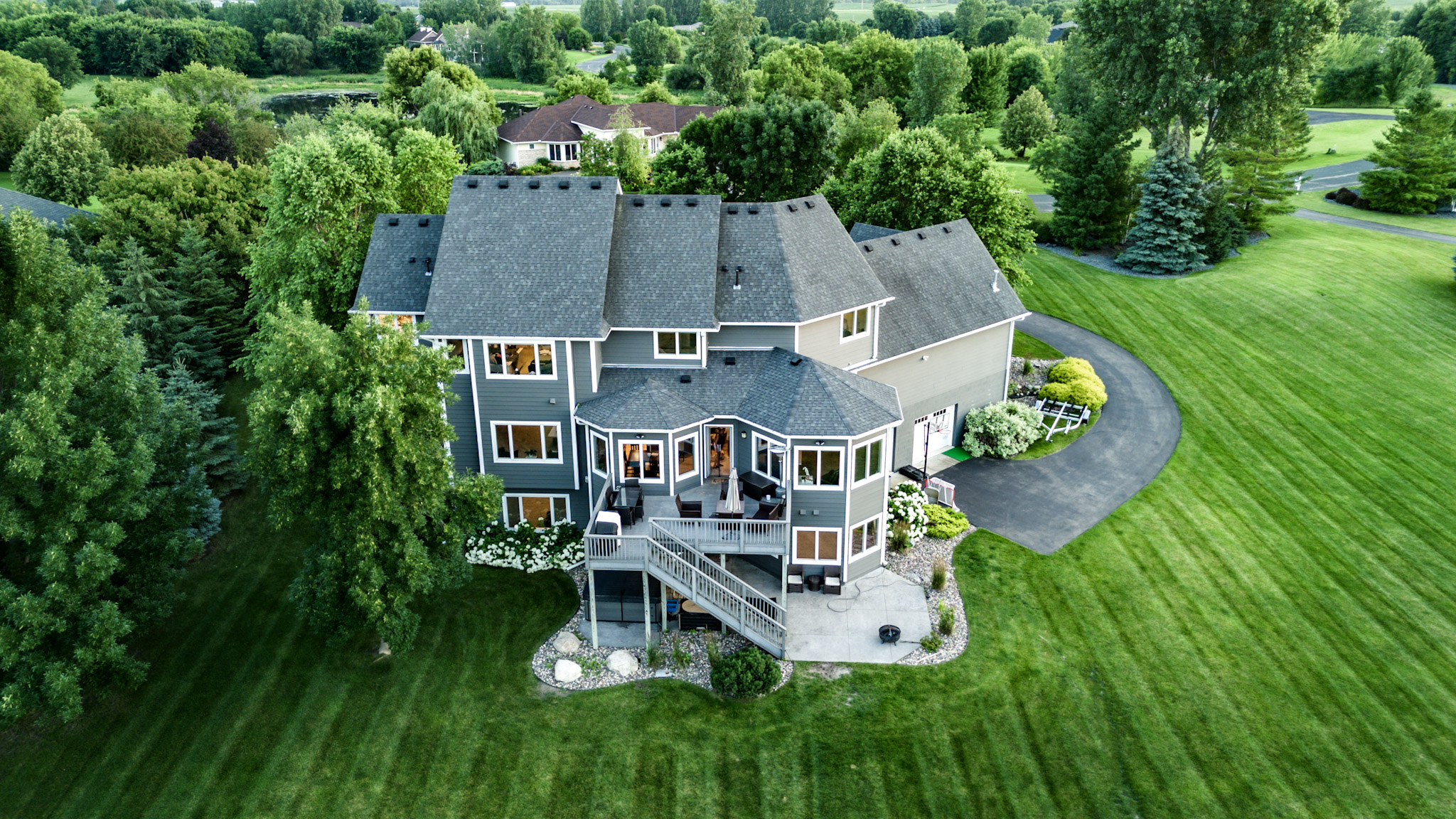 Waterfront Estate Lawn Maintenance in Shakopee